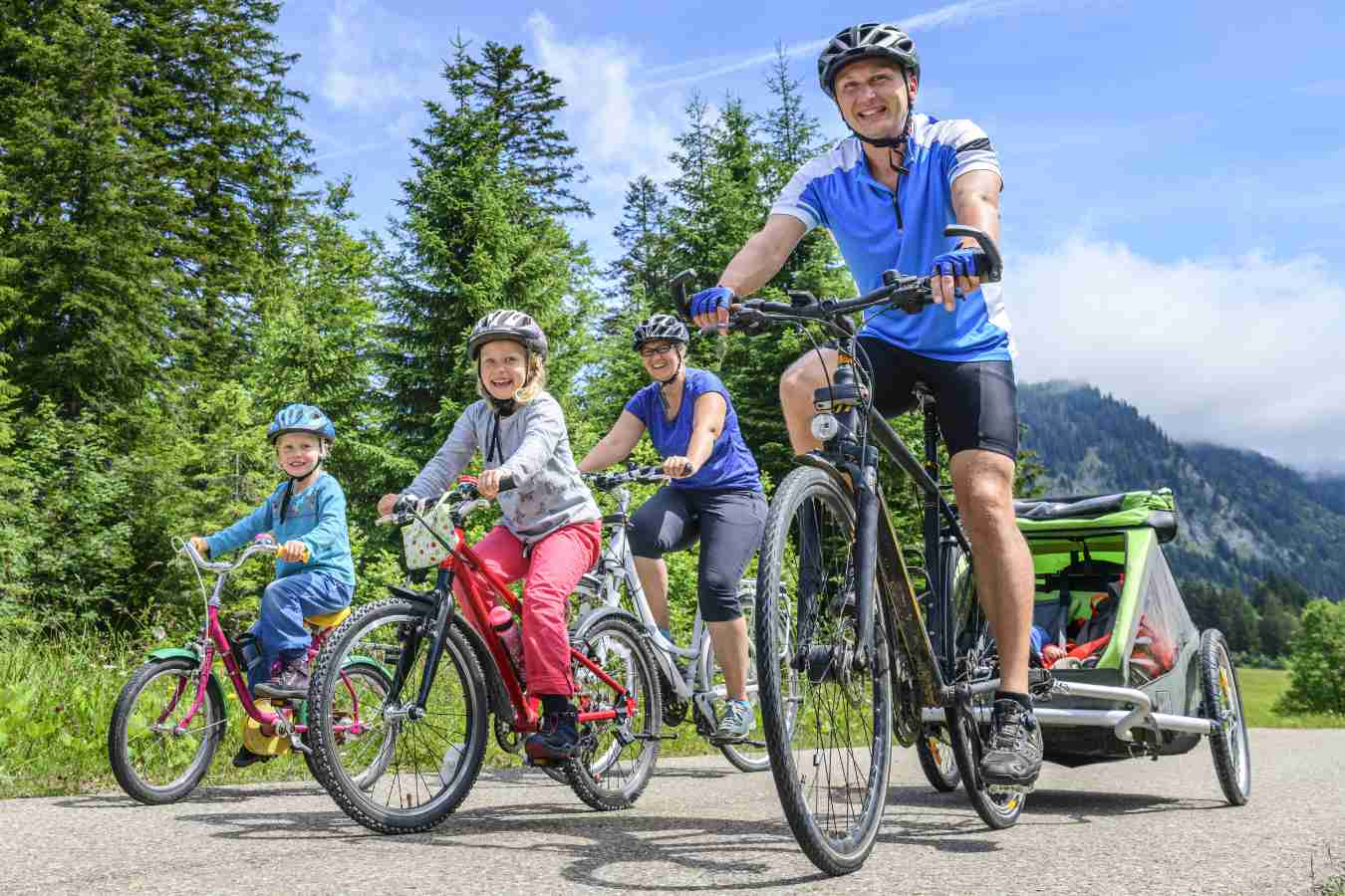 Jak wybrać przyczepkę rowerową dla dziecka? Magazyn